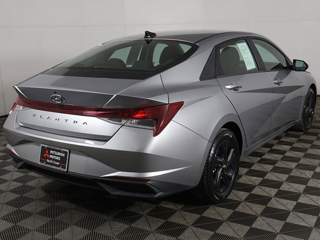 Used 2023 Hyundai Elantra SEL image 9