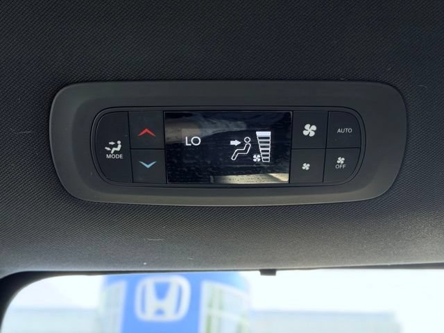 Used 2020 Chrysler Pacifica Touring-L w/ Advanced Safetytec Group AWD/4WD image 35