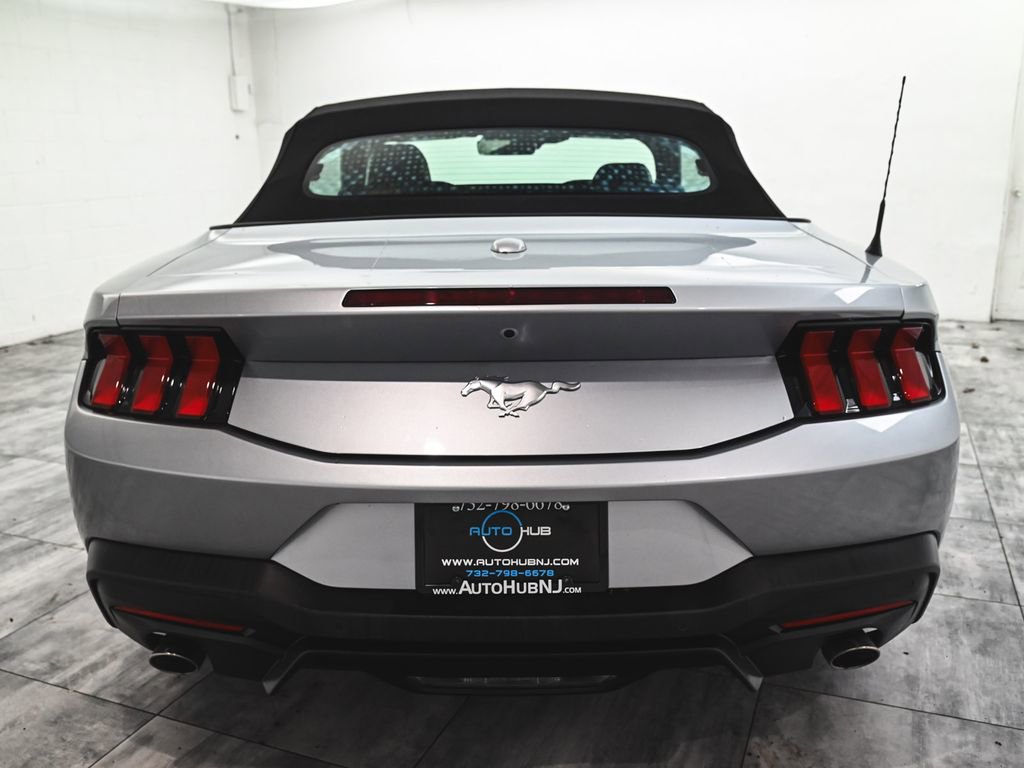 Used 2025 Ford Mustang Premium RWD image 8