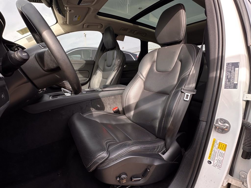 Used 2025 Volvo XC60 B5 Ultra w/ Protection Package Premier image 8