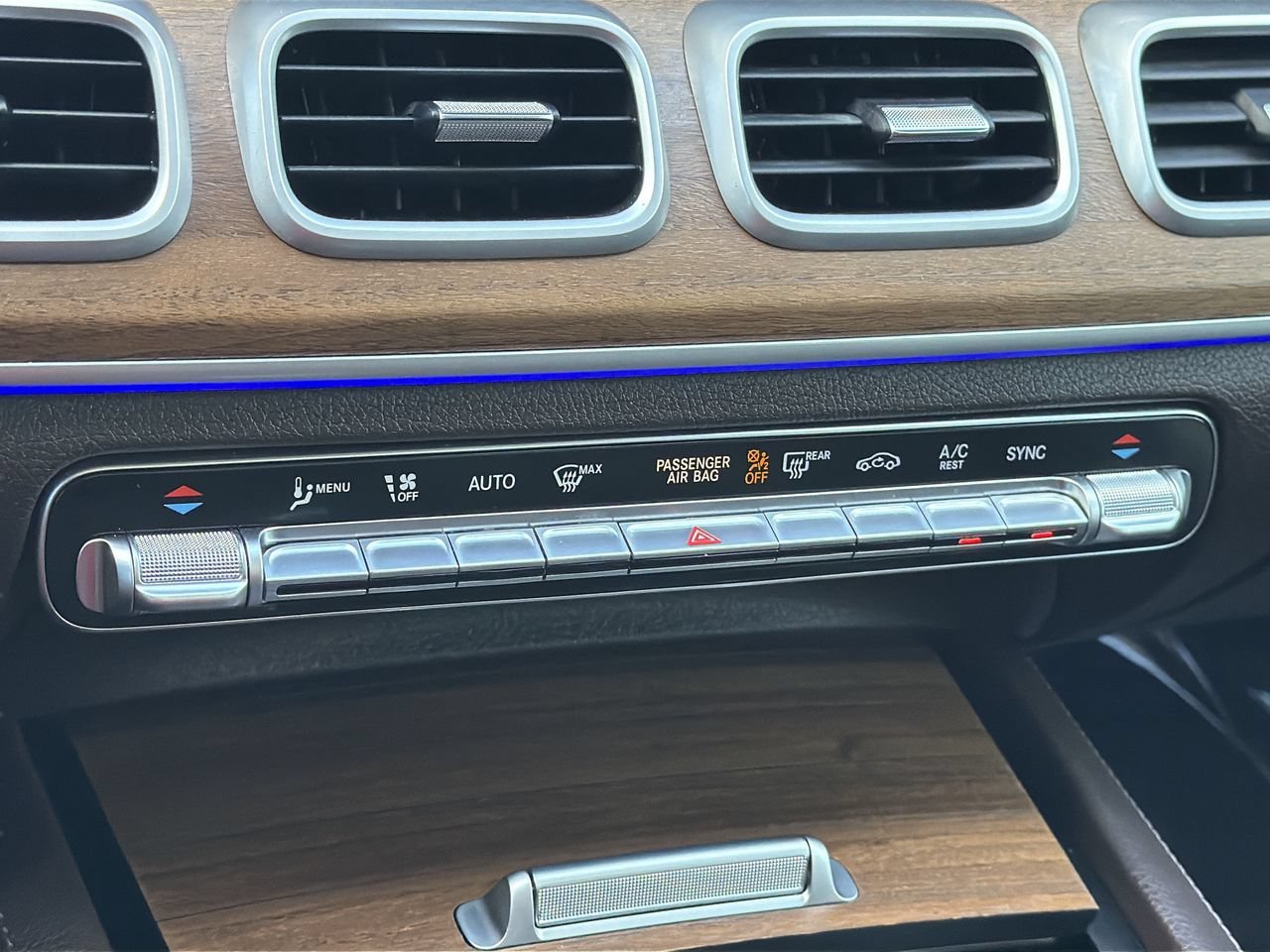 Used 2023 Mercedes-Benz GLS 450 4MATIC image 26
