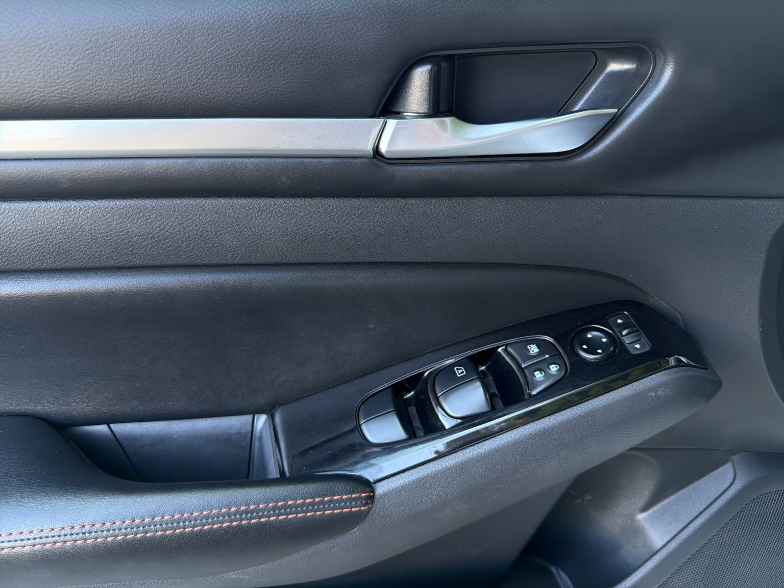 Used 2024 Nissan Altima 2.5 SR FWD image 11