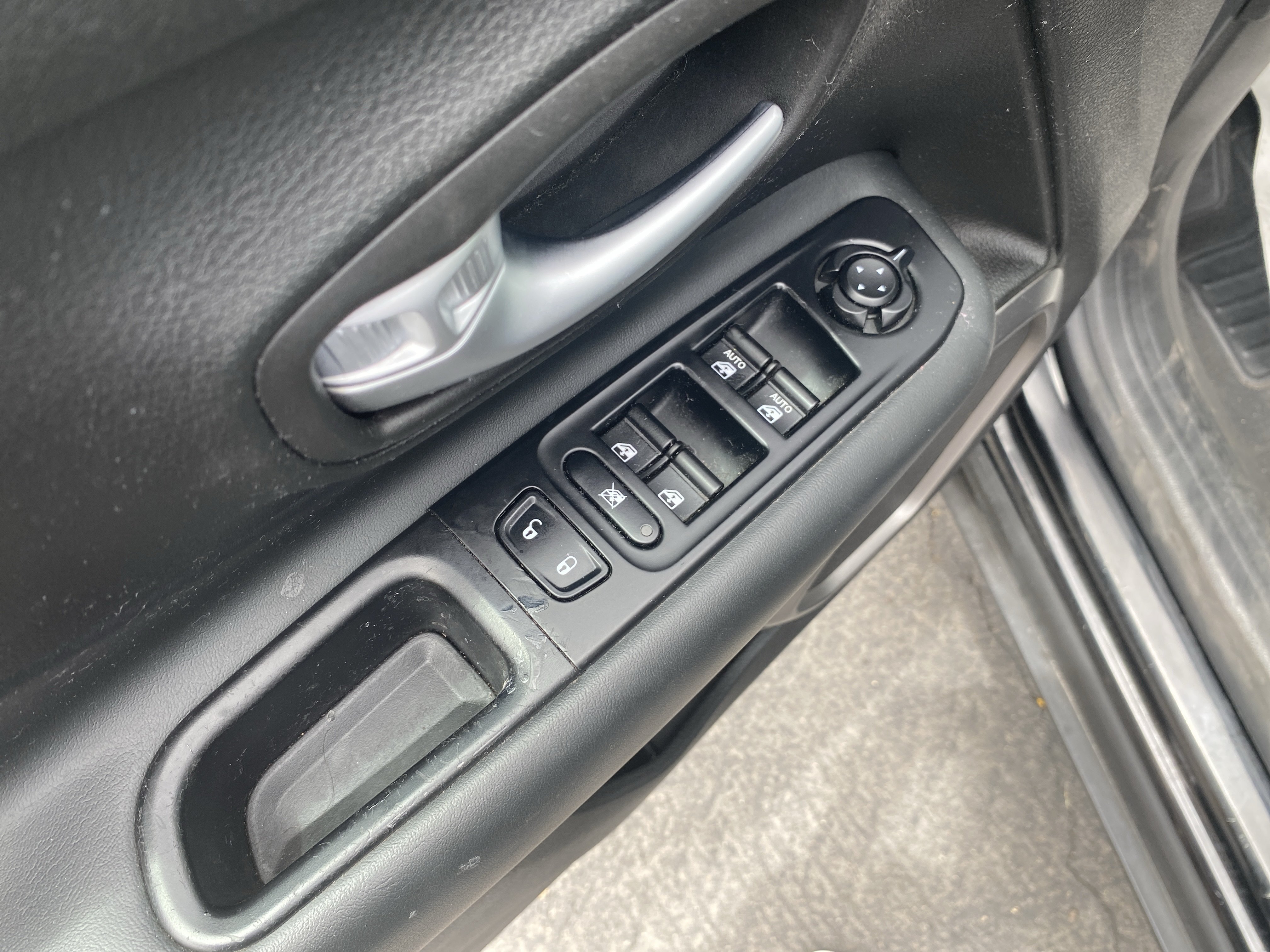 Used 2020 Jeep Renegade Altitude AWD/4WD image 8