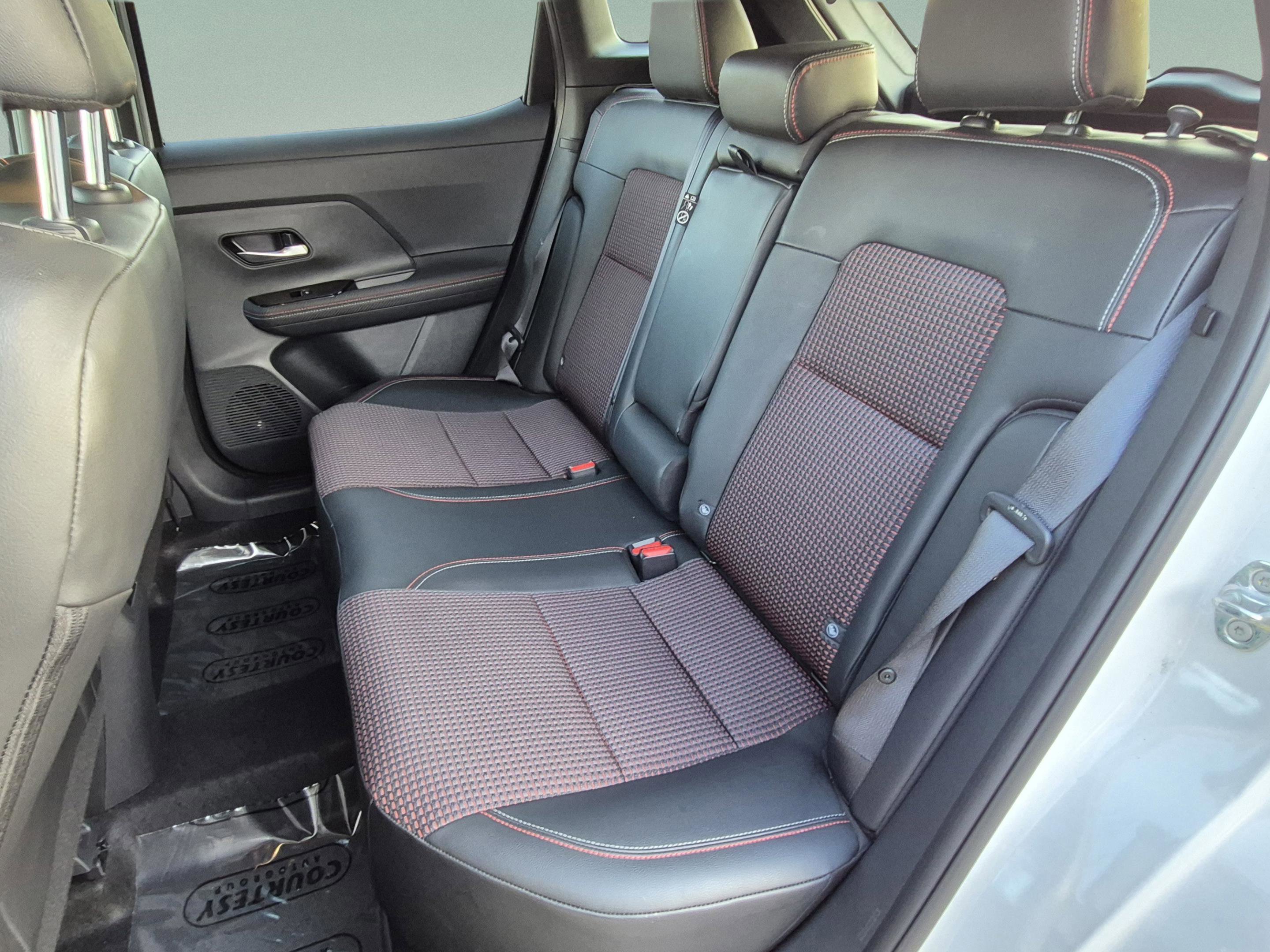 Certified 2025 Nissan Kicks SR FWD image 18
