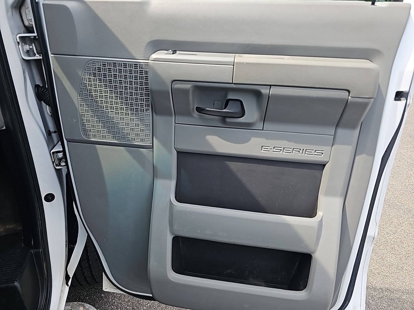 Used 2014 Ford E-250 and Econoline 250 w/ Power Group RWD image 14
