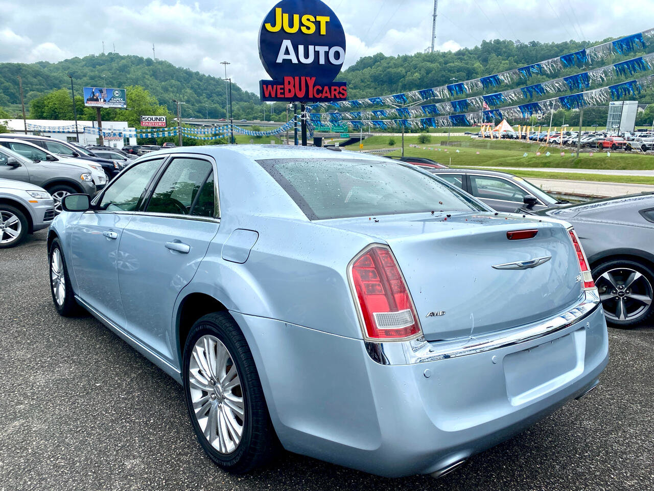 Used 2013 Chrysler 300 AWD w/ Driver Convenience Group image 4