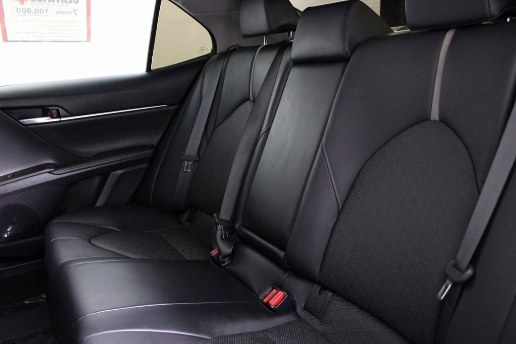 Used 2021 Toyota Camry XSE image 17