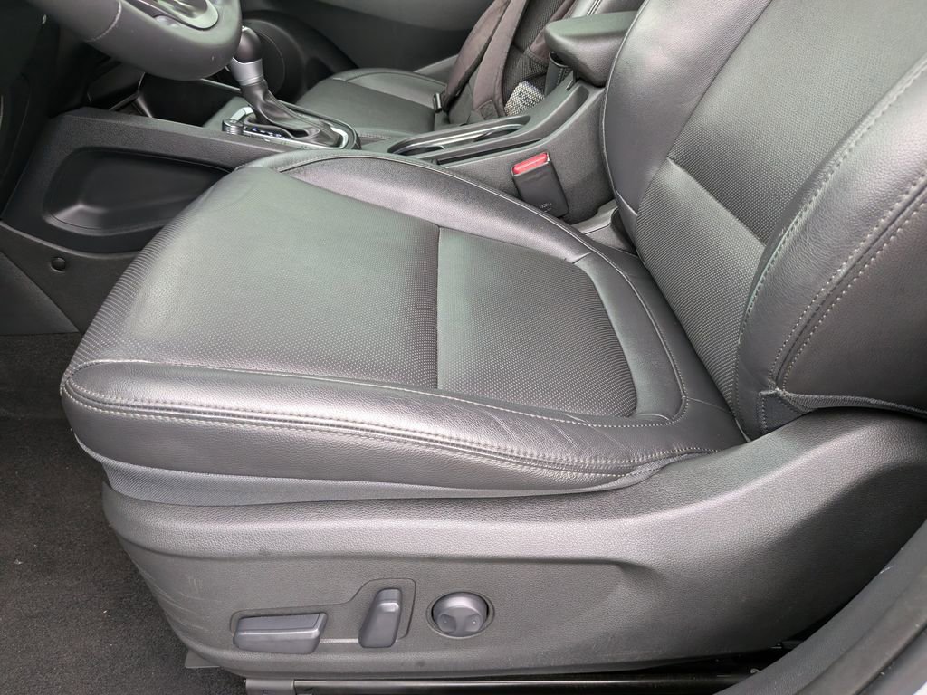Used 2022 Hyundai Kona Limited FWD image 20