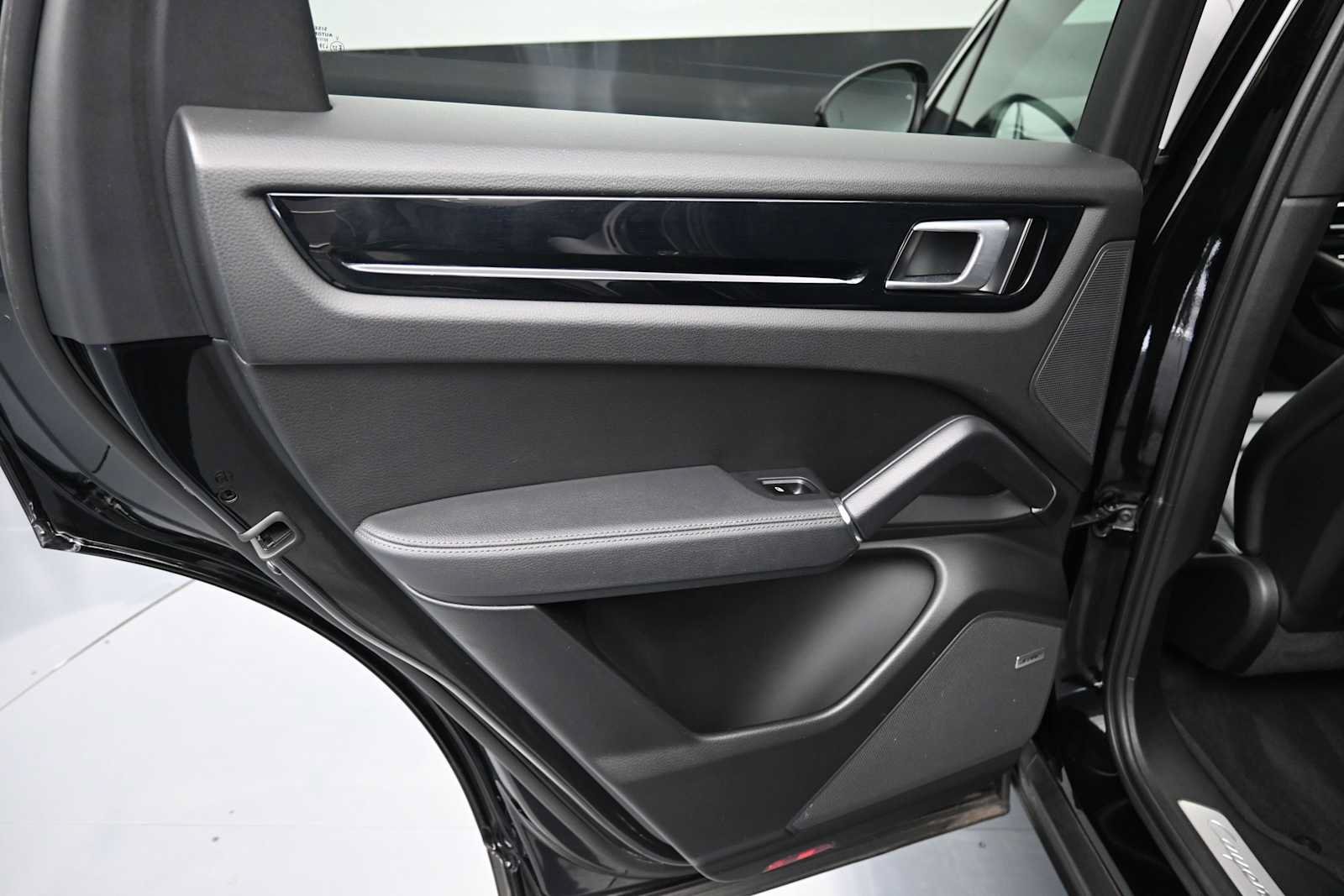 Certified 2021 Porsche Cayenne AWD/4WD image 17