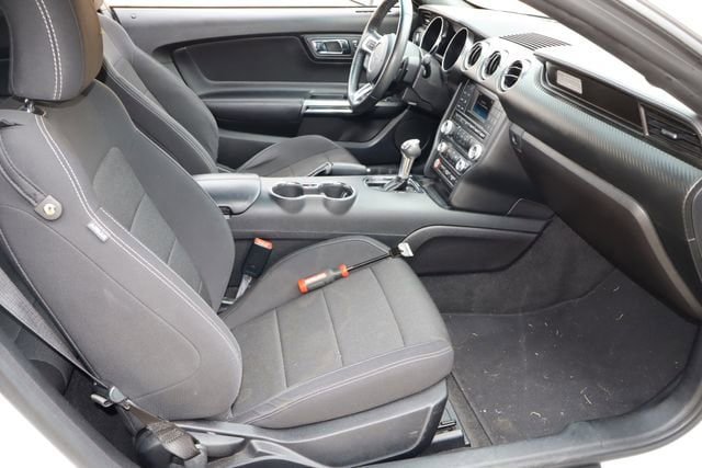 Used 2017 Ford Mustang Coupe RWD image 15