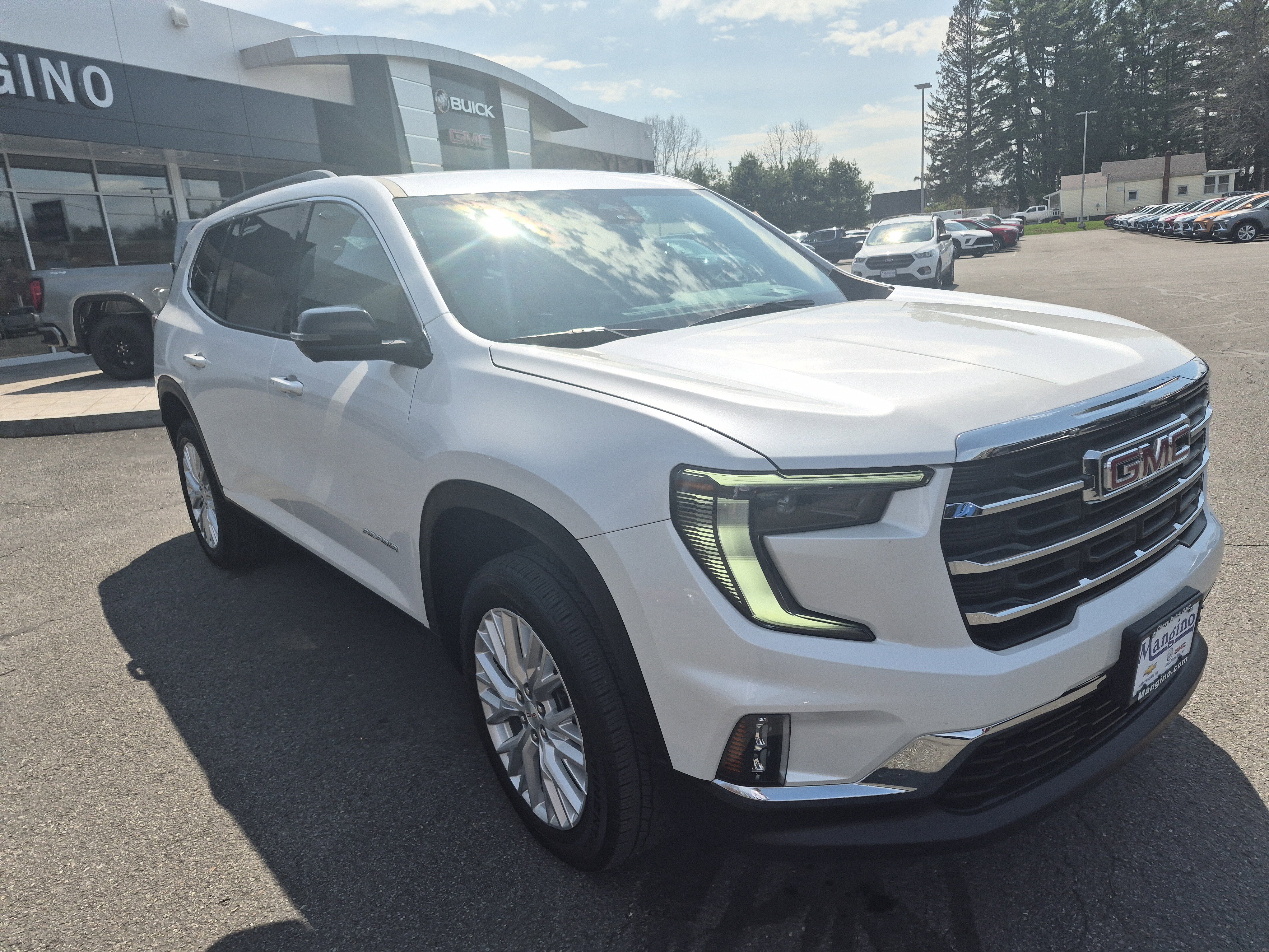 Certified 2024 GMC Acadia Elevation w/ Luxury Package AWD/4WD image 9