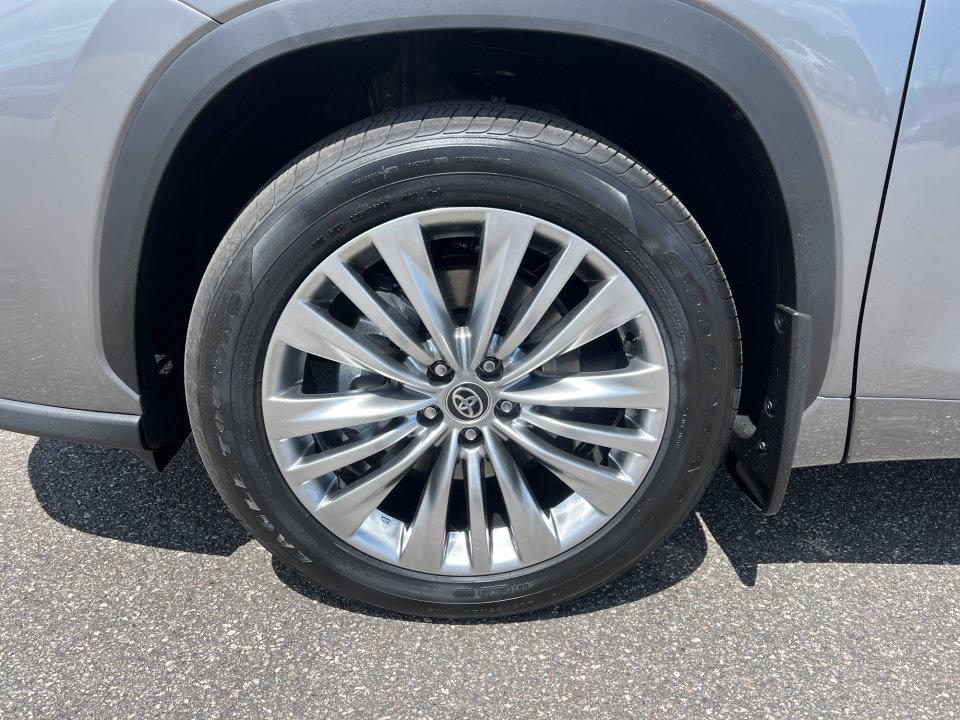 New 2026 Toyota Highlander Platinum AWD/4WD image 25