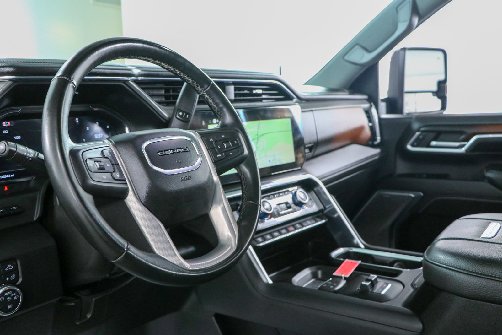 Used 2024 GMC Sierra 2500 Denali w/ Denali Reserve Package AWD/4WD image 27