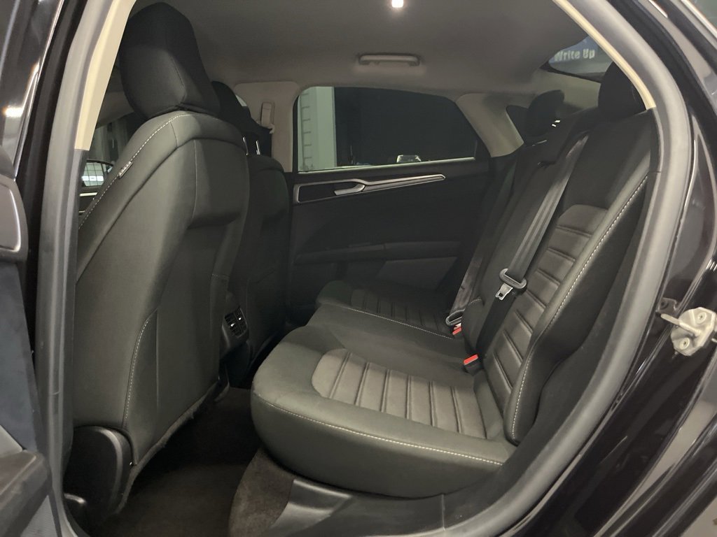 Used 2020 Ford Fusion SE image 33