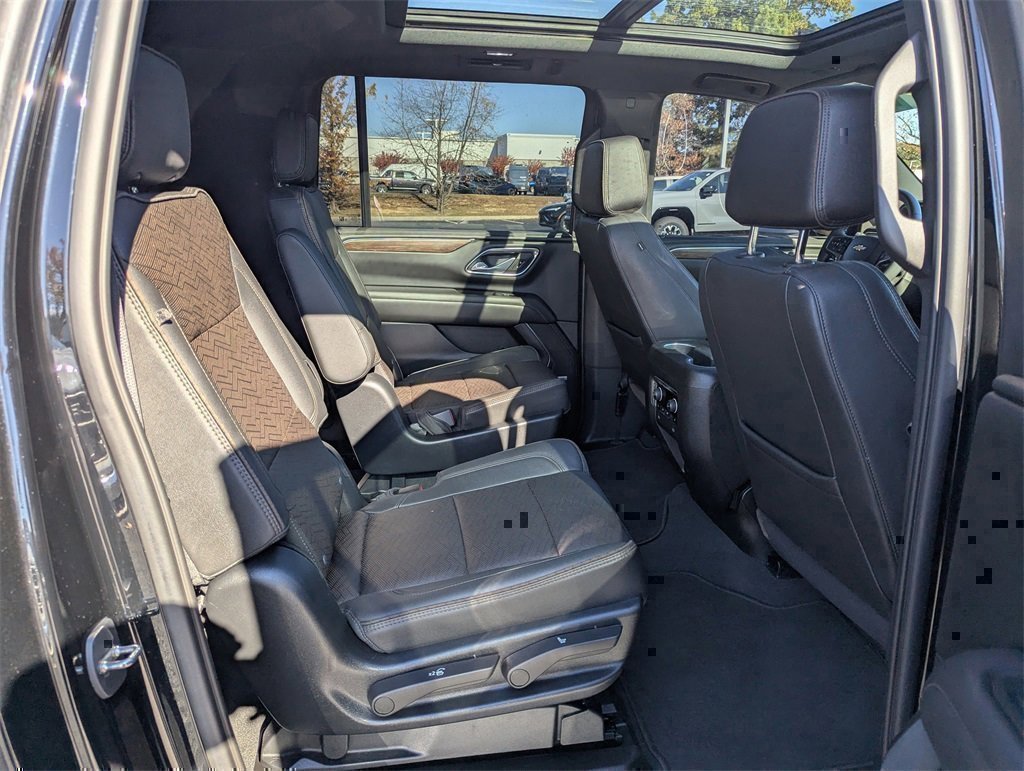 Used 2023 Chevrolet Suburban High Country image 16