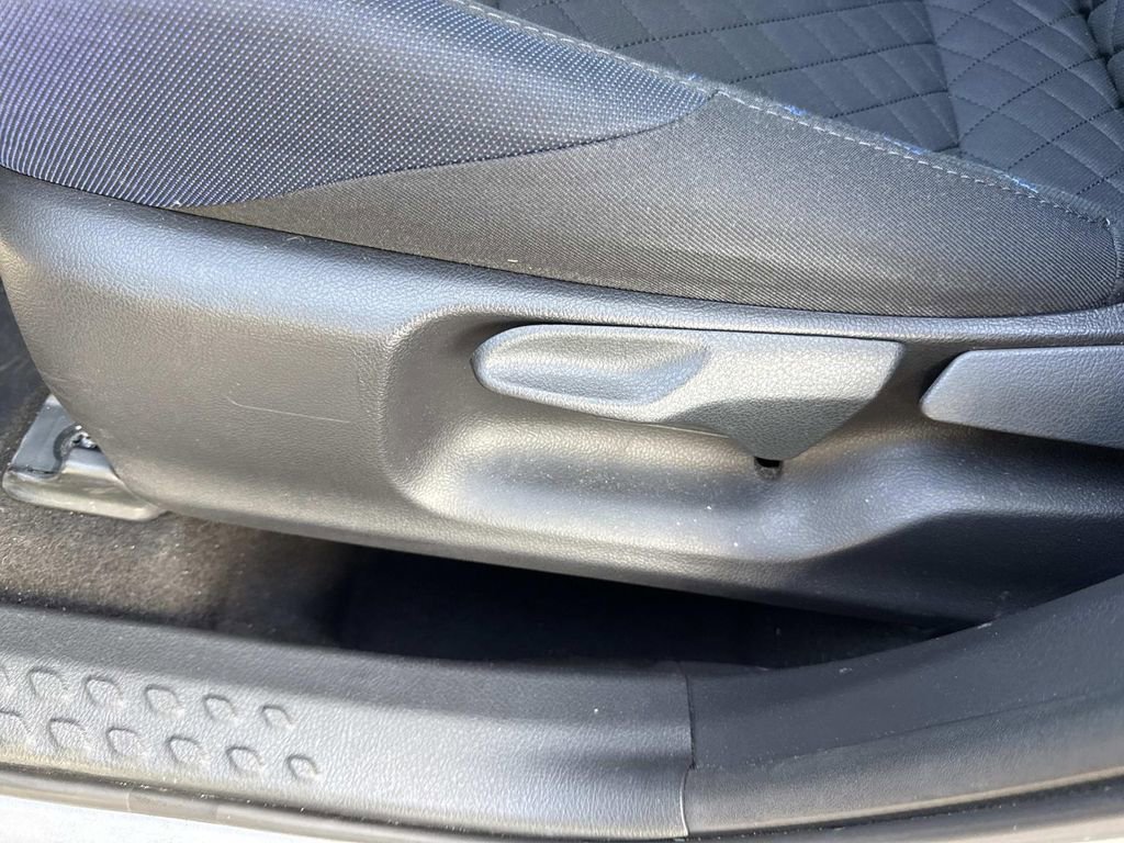 Used 2020 Toyota C-HR XLE image 26