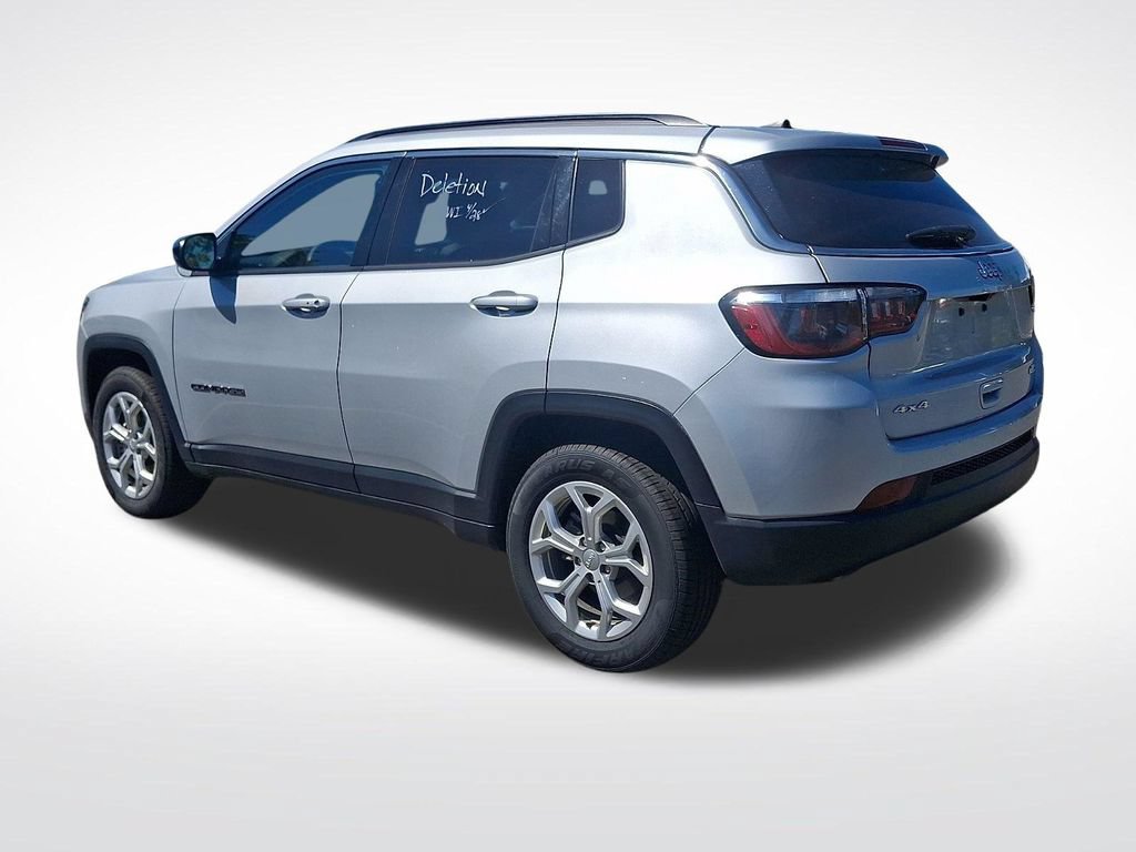 Used 2024 Jeep Compass Latitude AWD/4WD image 6