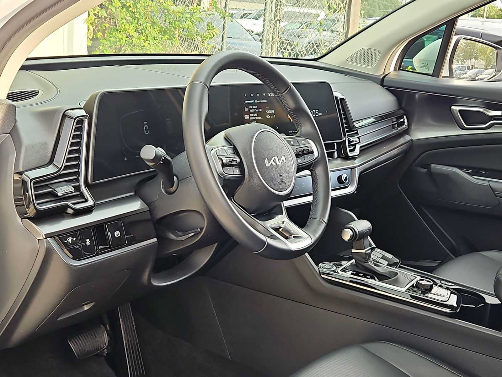 Used 2025 Kia Sportage EX FWD image 2