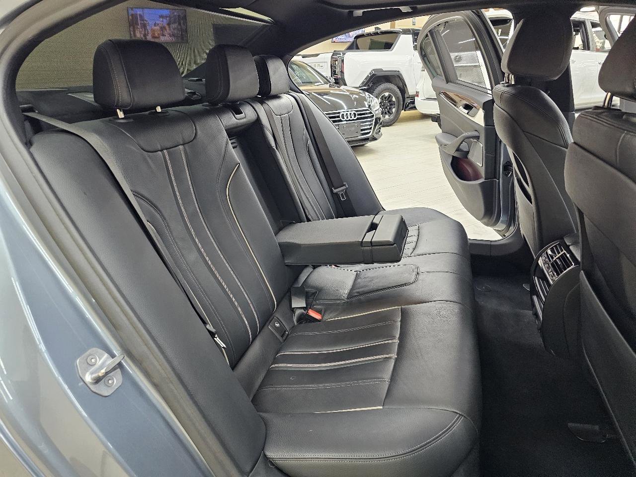 Used 2019 BMW 540i xDrive AWD/4WD image 25