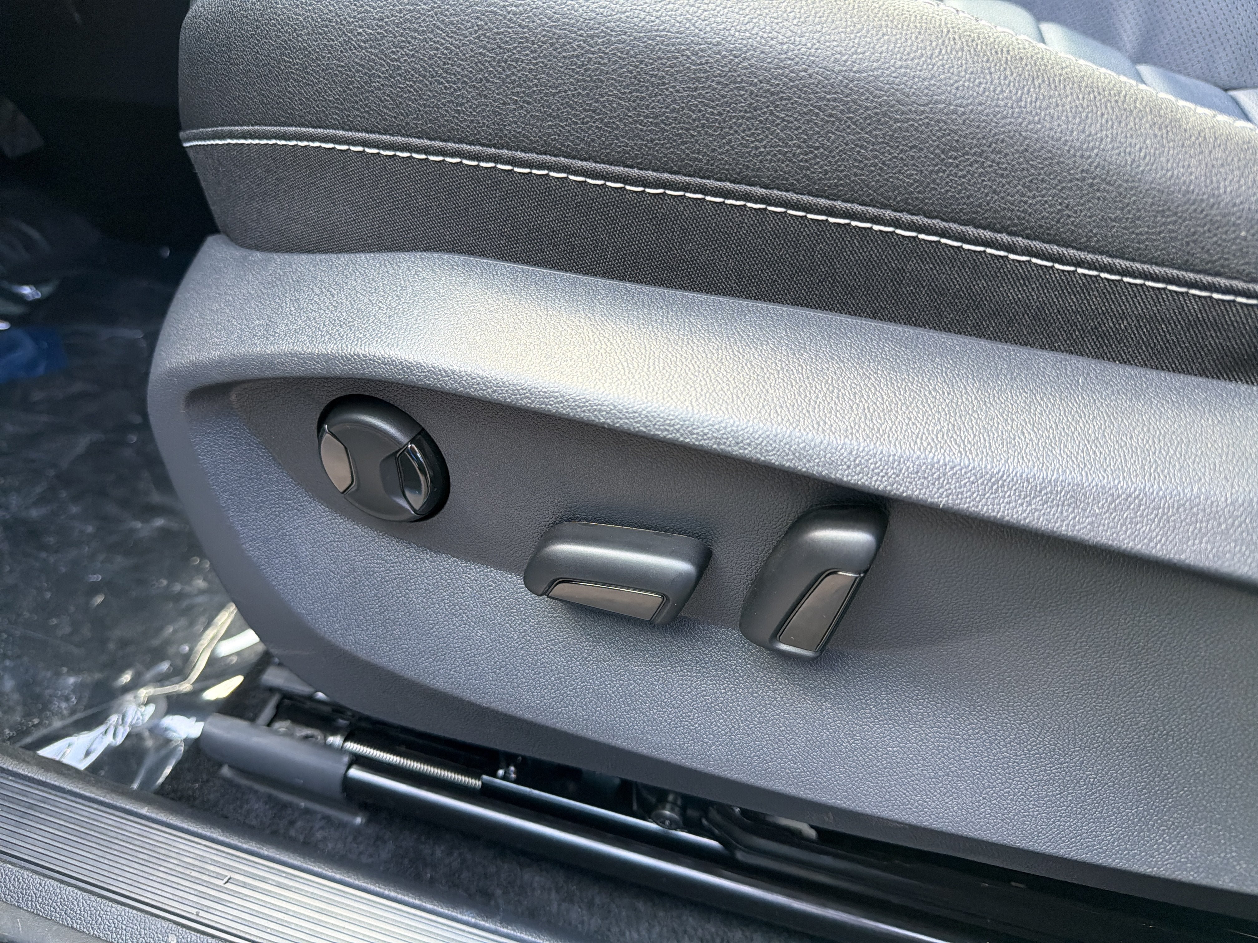 New 2026 Volkswagen Taos SEL AWD/4WD image 10