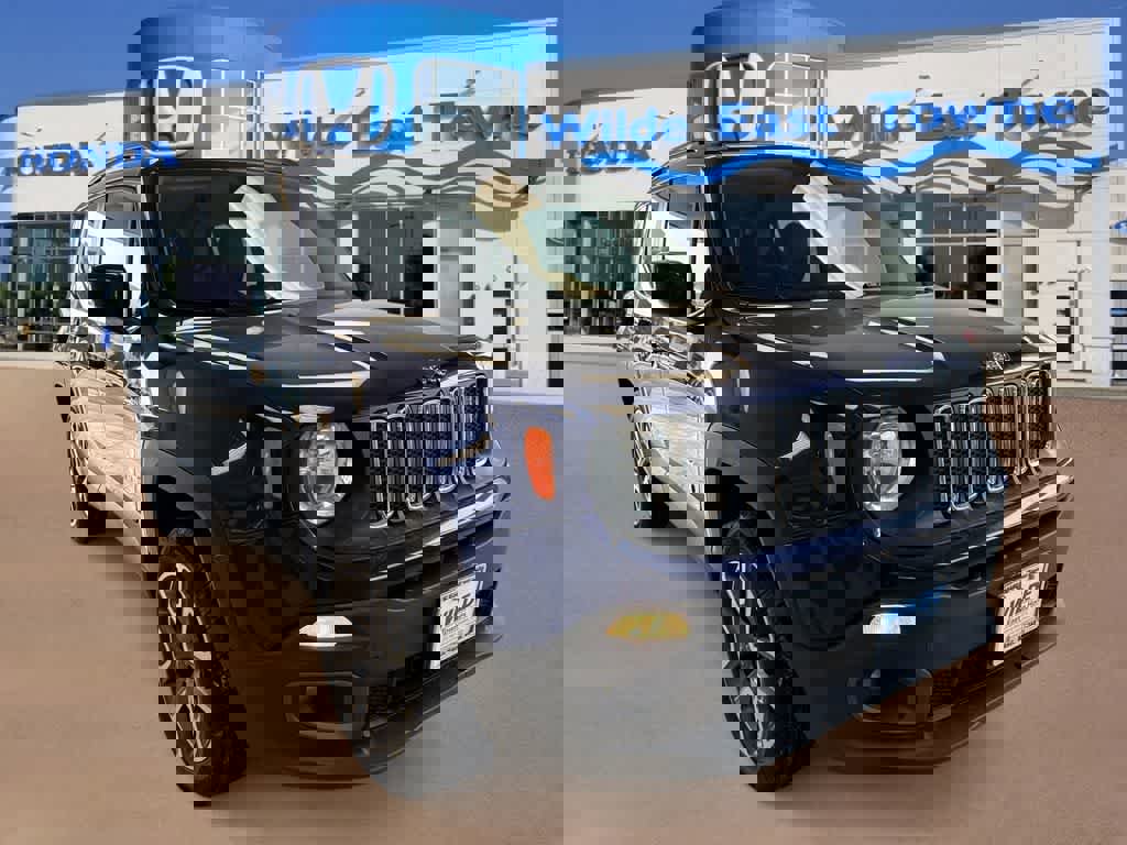 Used 2016 Jeep Renegade Latitude w/ Popular Equipment Group image 2