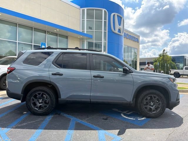 Certified 2025 Honda Pilot TrailSport image 6