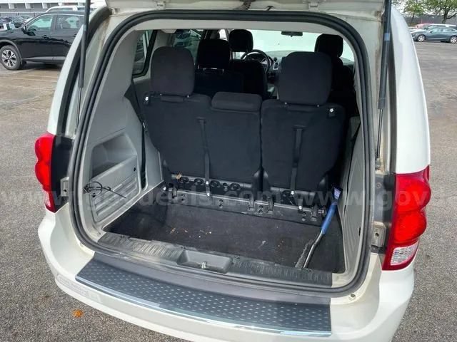 Used 2013 Dodge Grand Caravan SE FWD image 26