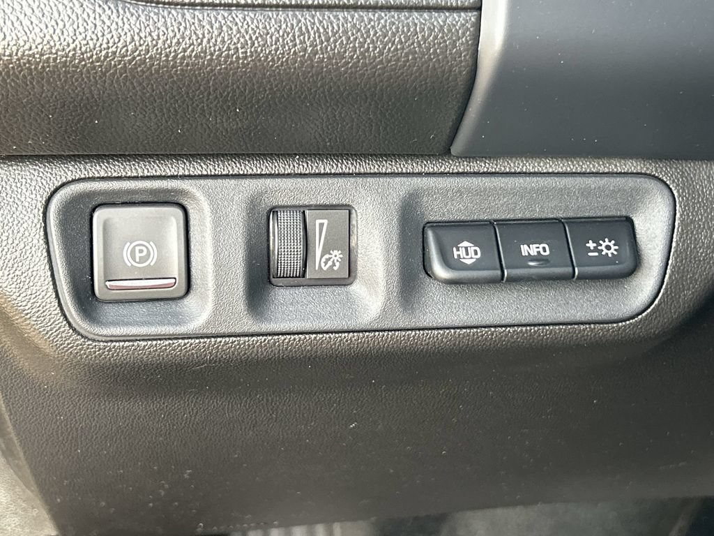 Used 2022 GMC Acadia Denali w/ Denali Ultimate Package FWD image 18