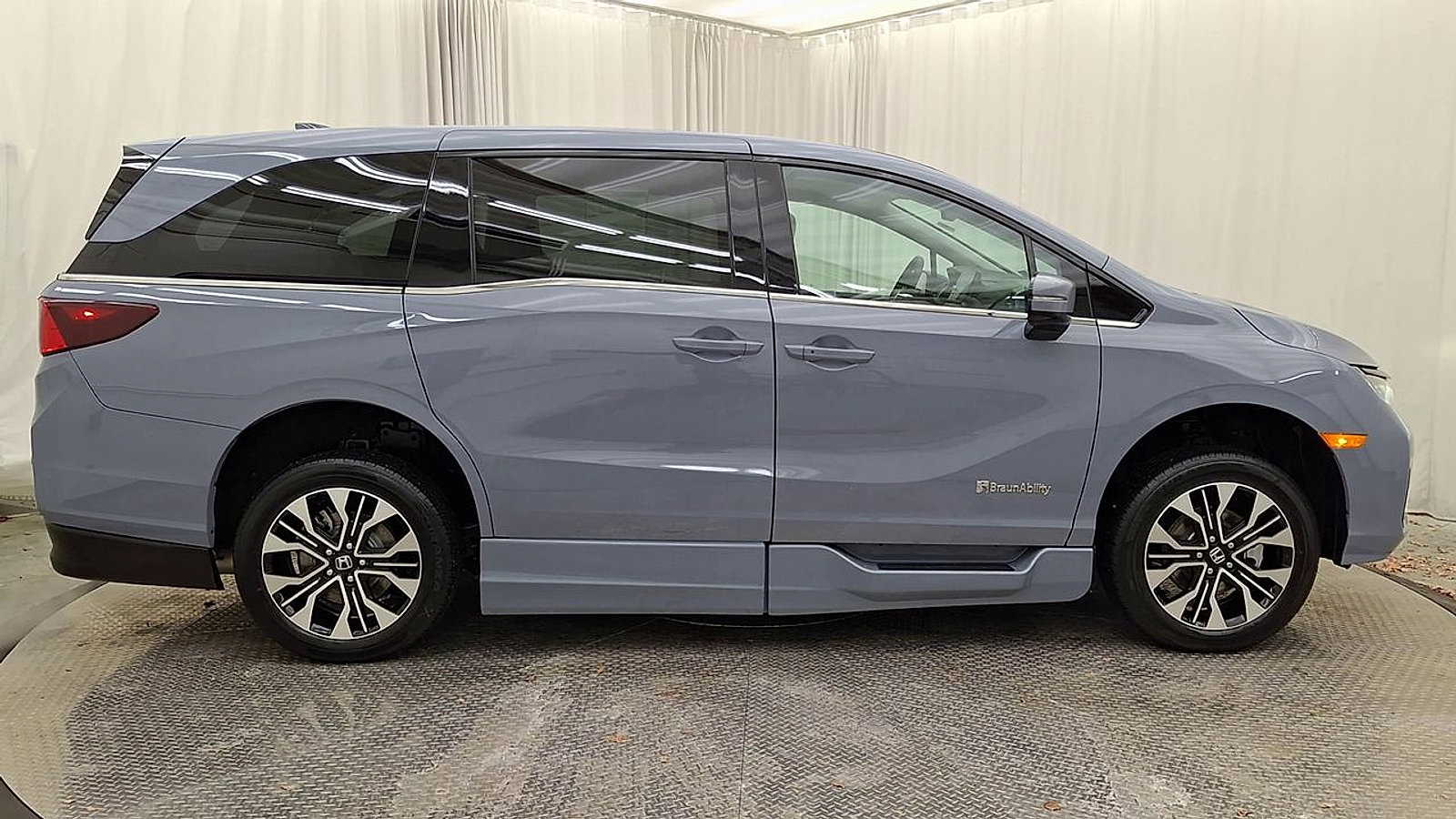 Used 2026 Honda Odyssey Elite image 4