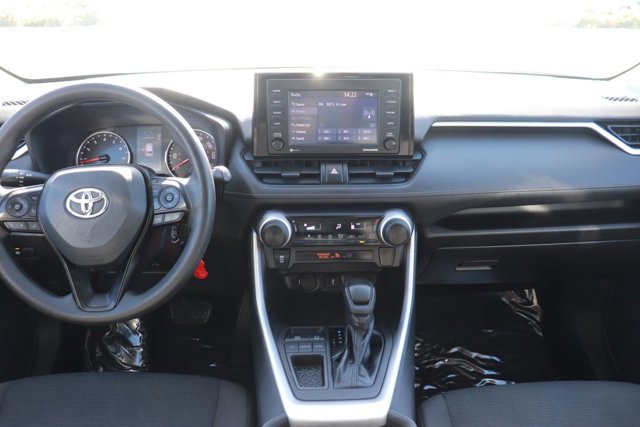 Used 2021 Toyota RAV4 LE image 17