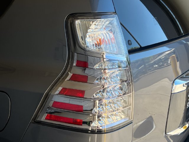 Used 2018 Lexus GX 460 w/ Navigation Package AWD/4WD image 16