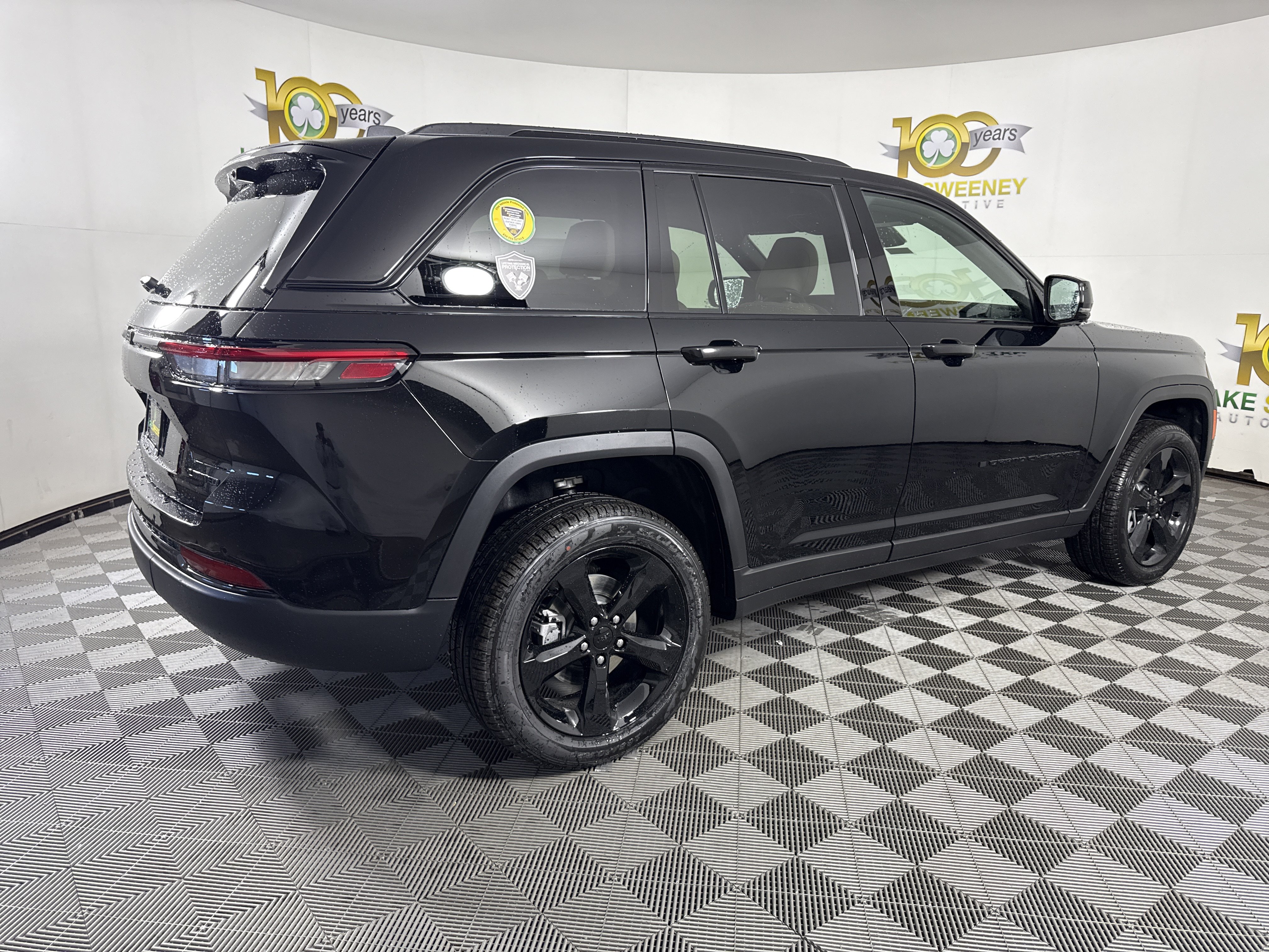 New 2025 Jeep Grand Cherokee Limited w/ Luxury Tech Group II AWD/4WD image 10
