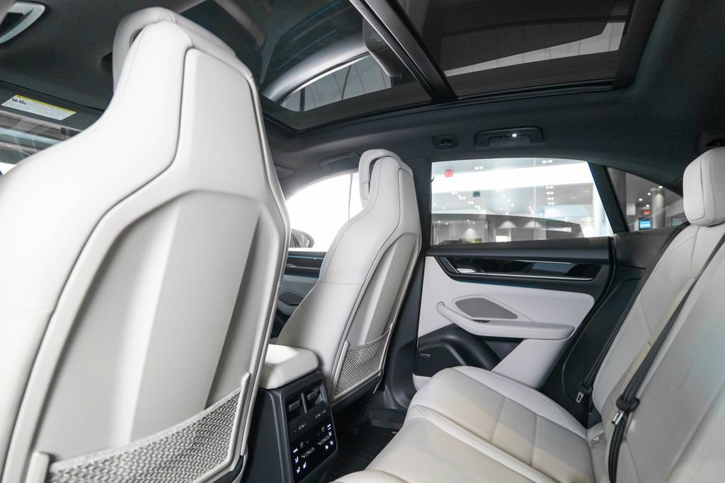 New 2026 Porsche Macan 4 Electric AWD/4WD image 17