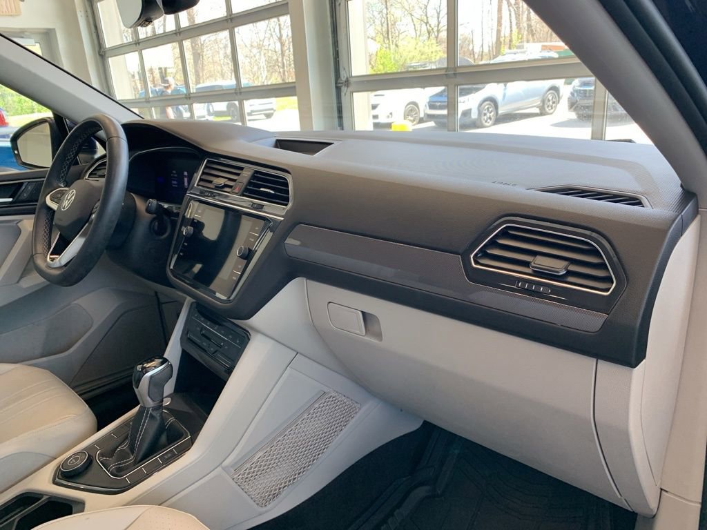 Used 2023 Volkswagen Tiguan SE w/ Panoramic Sunroof Package AWD/4WD image 20
