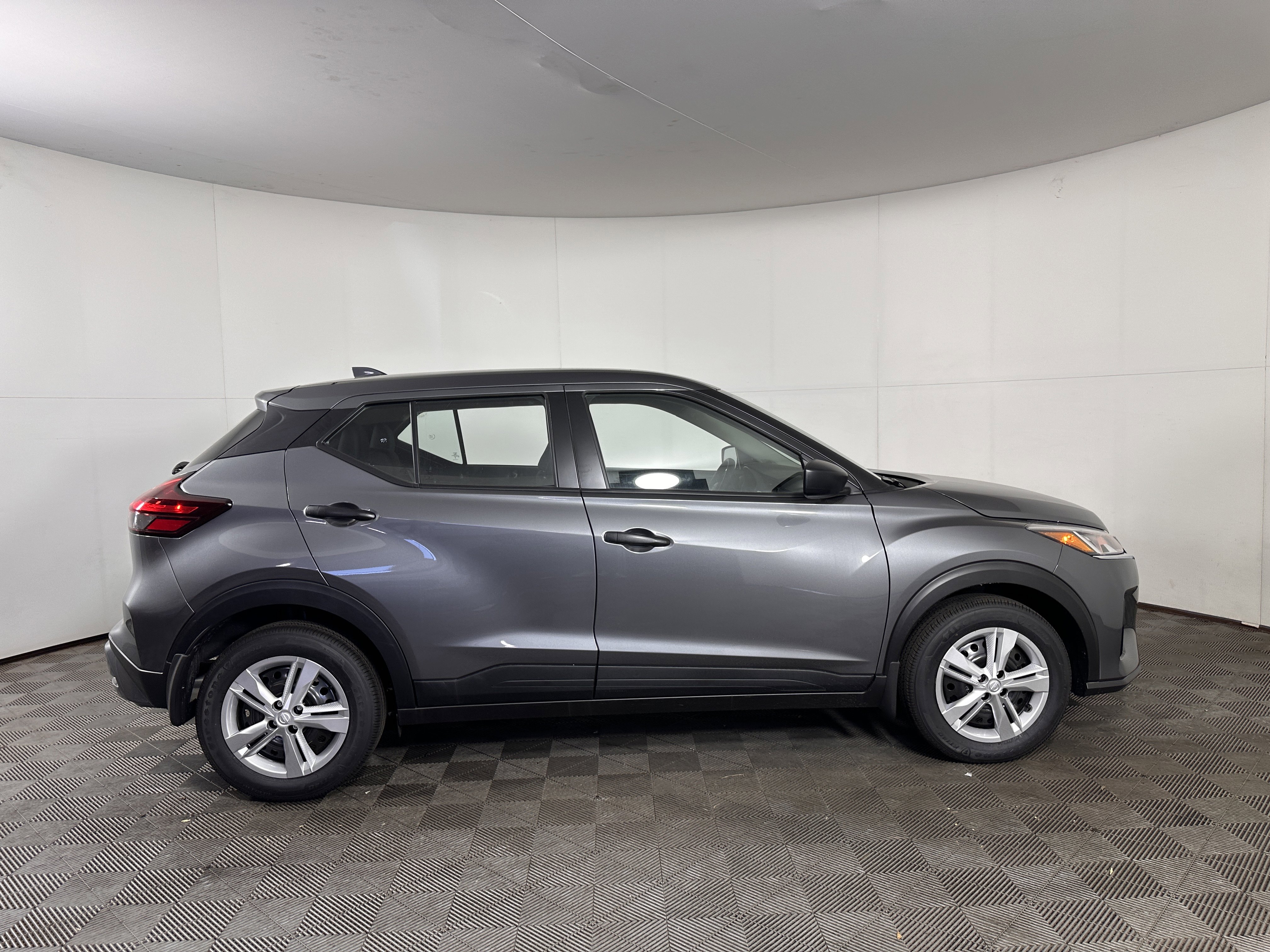 New 2025 Nissan Kicks Play S image 7