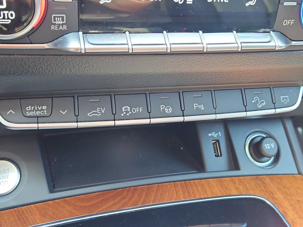Used 2023 Audi Q5 e Prestige w/ Prestige Package AWD/4WD image 19