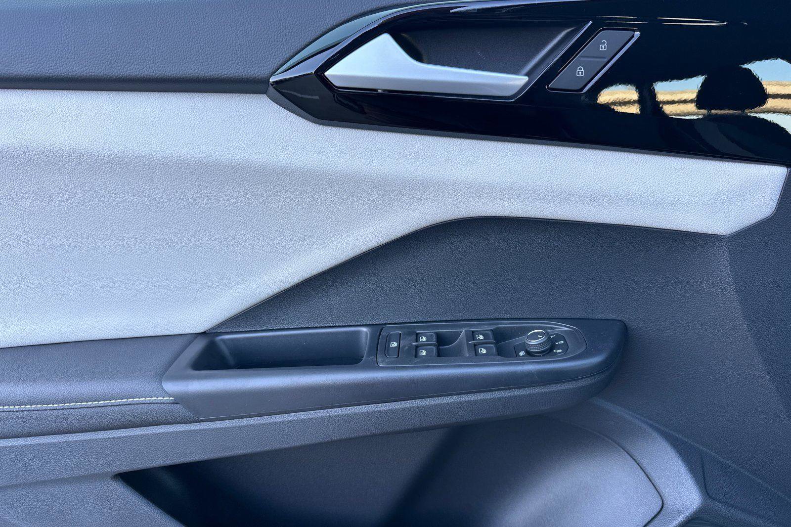 New 2026 Volkswagen Taos S image 10