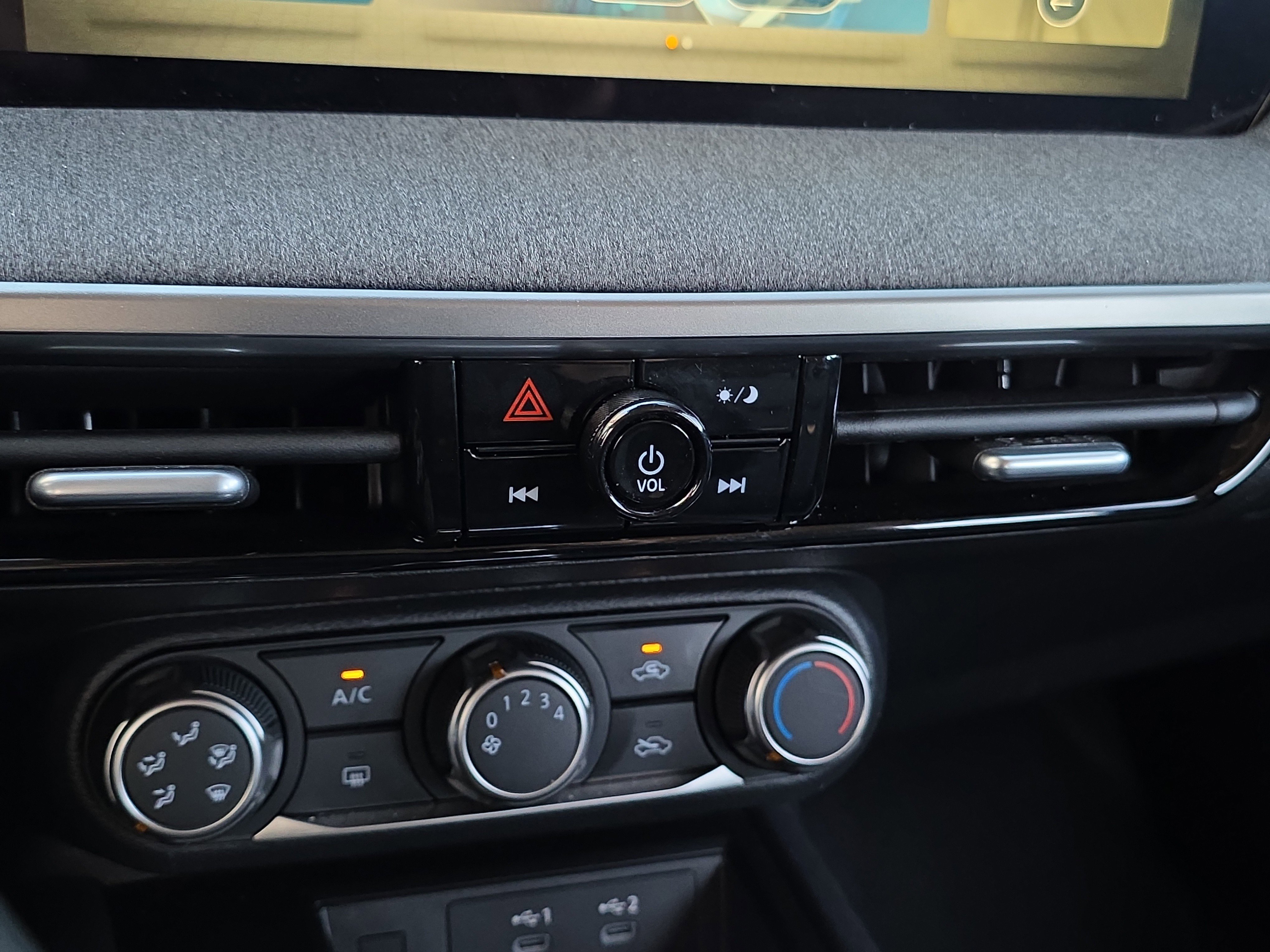 Used 2025 Nissan Kicks SV image 20