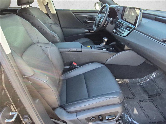 Used 2025 Lexus ES 300h w/ Premium Package FWD image 22