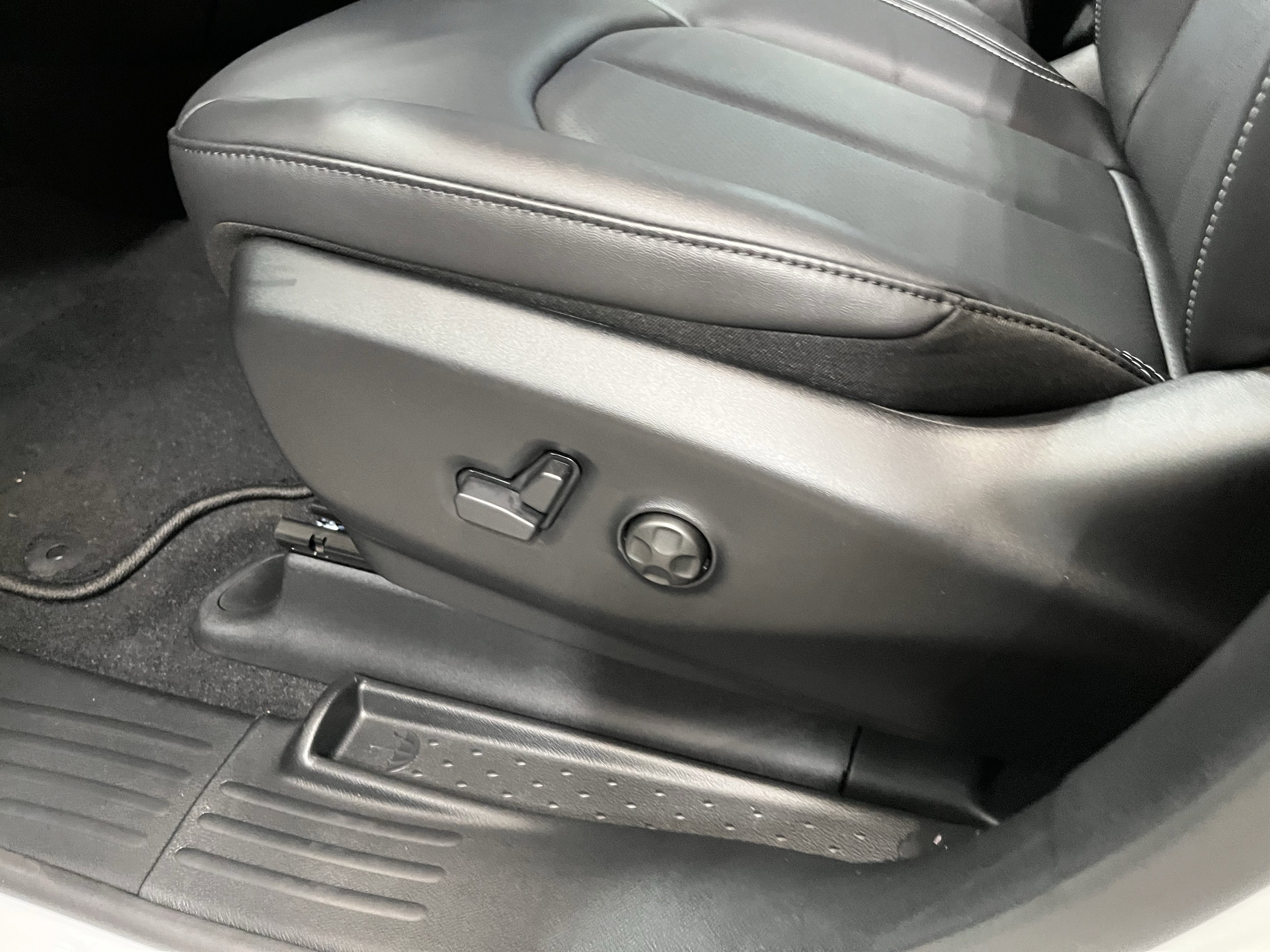 New 2026 Chrysler Voyager LX image 15