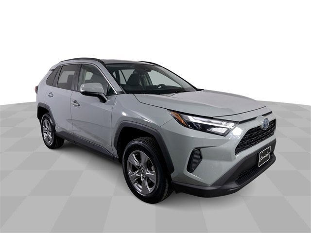 Used 2022 Toyota RAV4 XLE image 2
