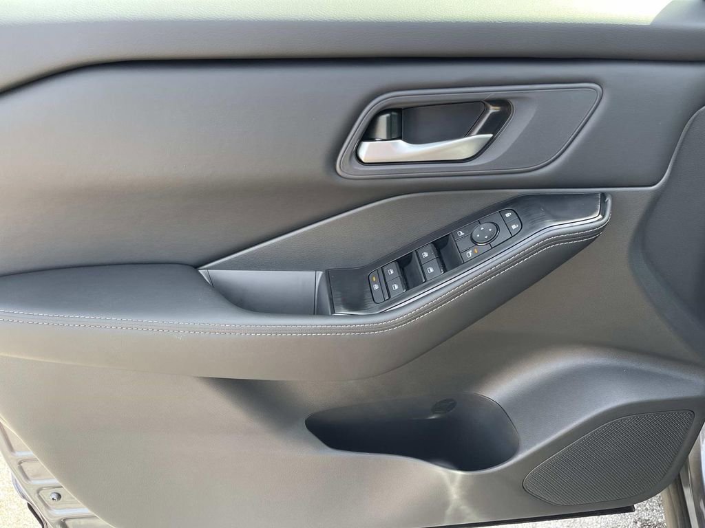 New 2026 Nissan Rogue SV FWD image 23