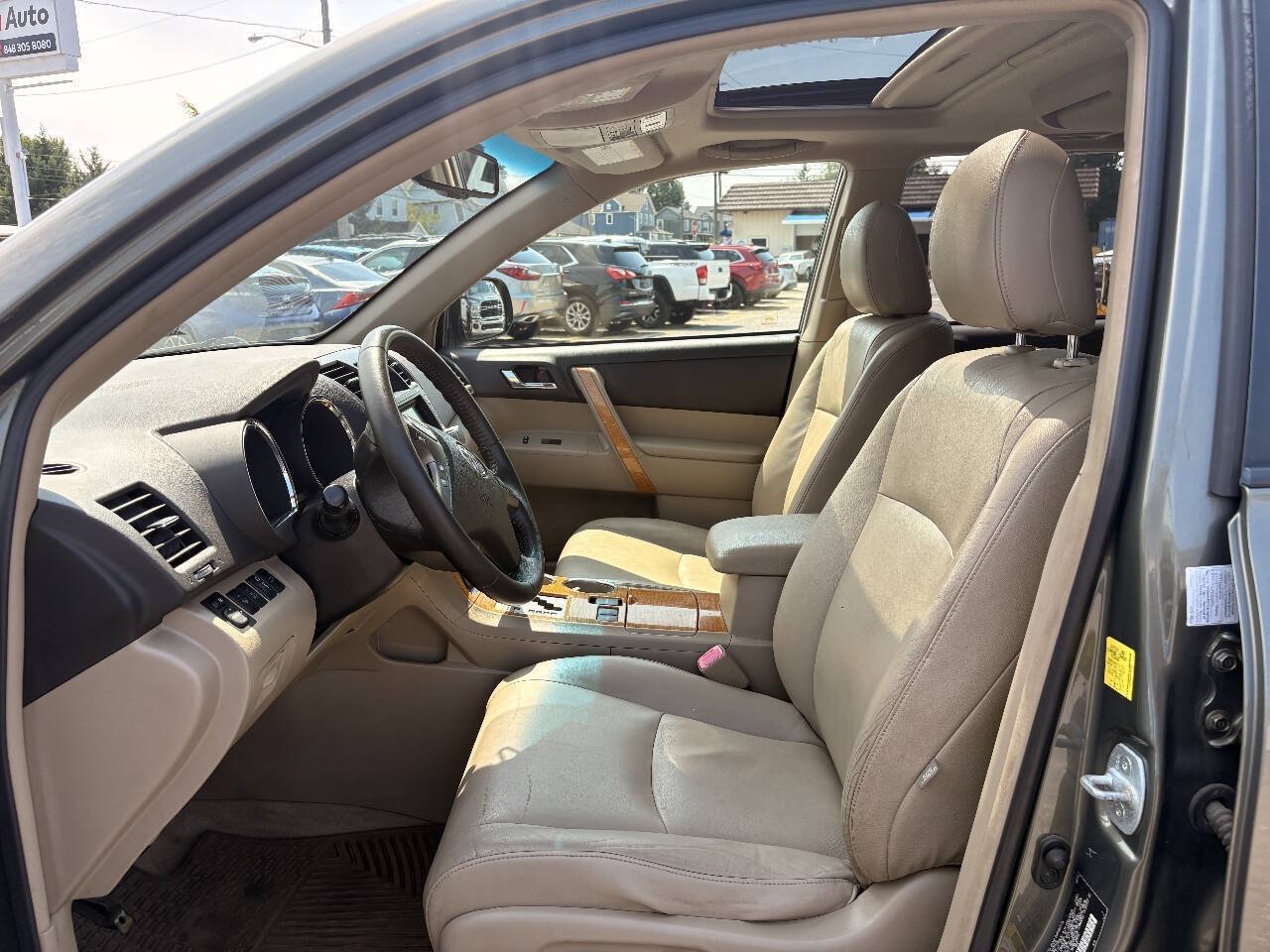 Used 2010 Toyota Highlander Limited AWD/4WD image 17