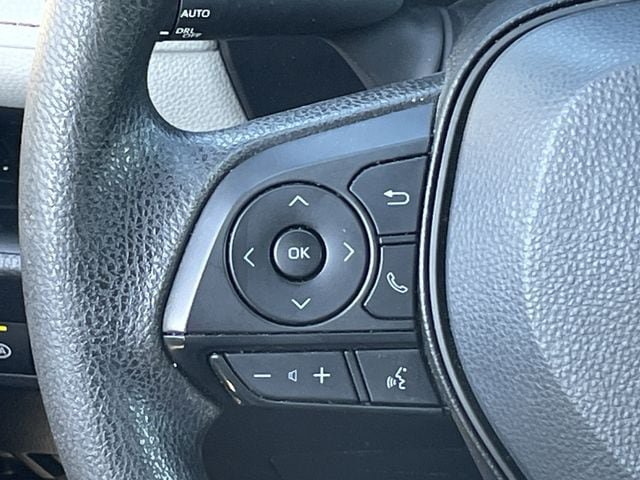 Used 2025 Toyota RAV4 XLE FWD image 13