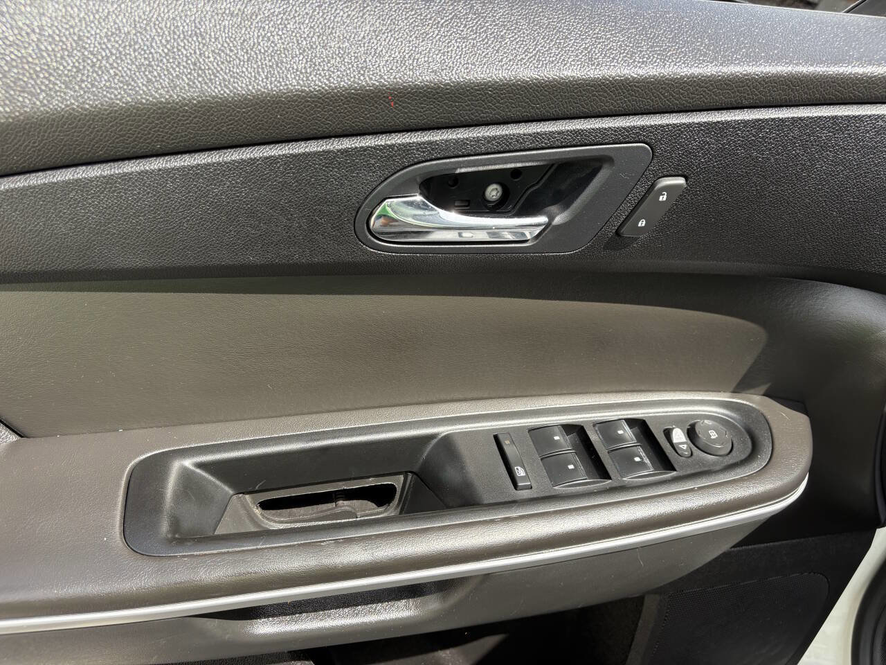 Used 2010 GMC Acadia SLE image 19