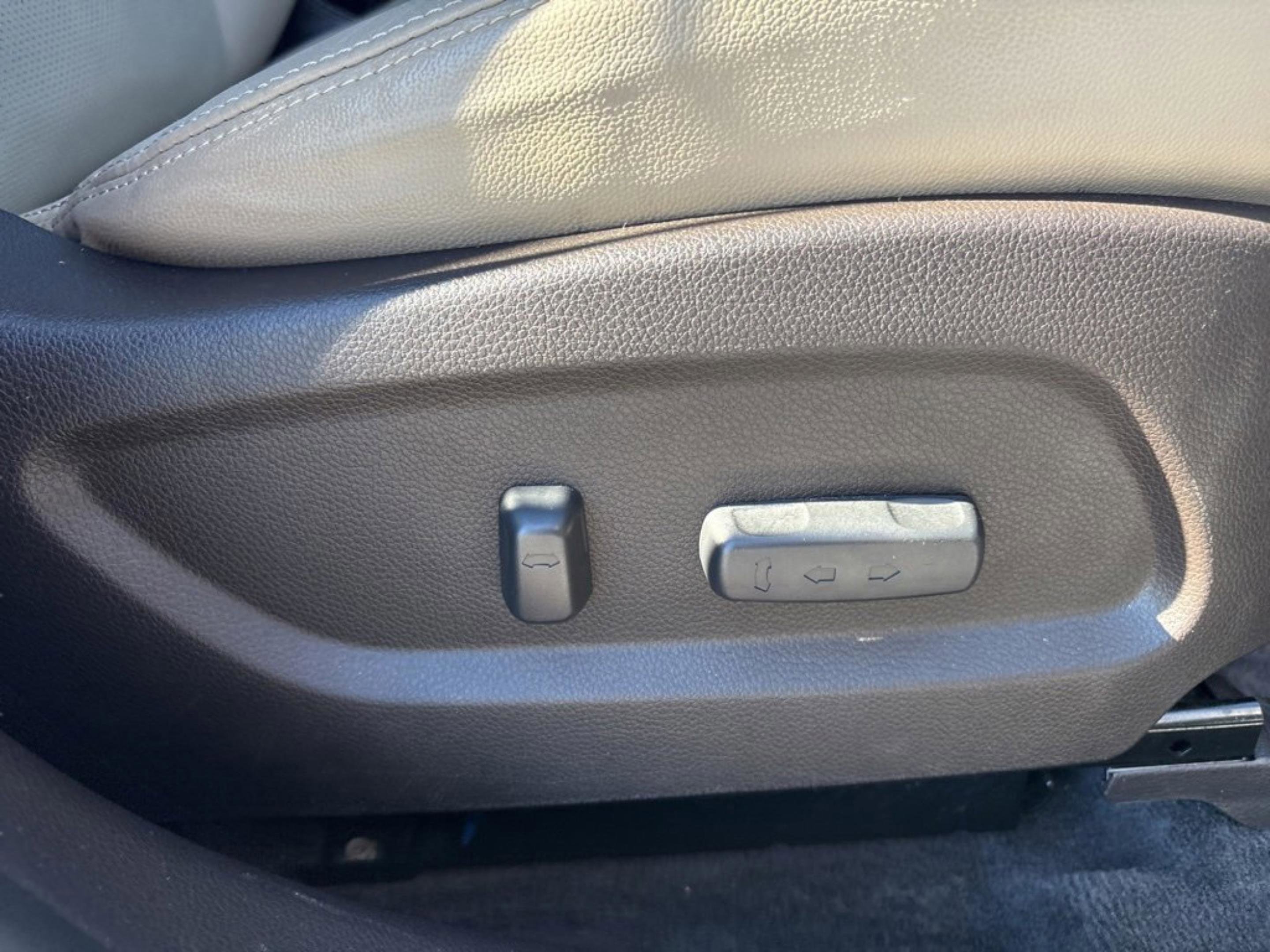 Used 2018 Hyundai Santa Fe SE image 38