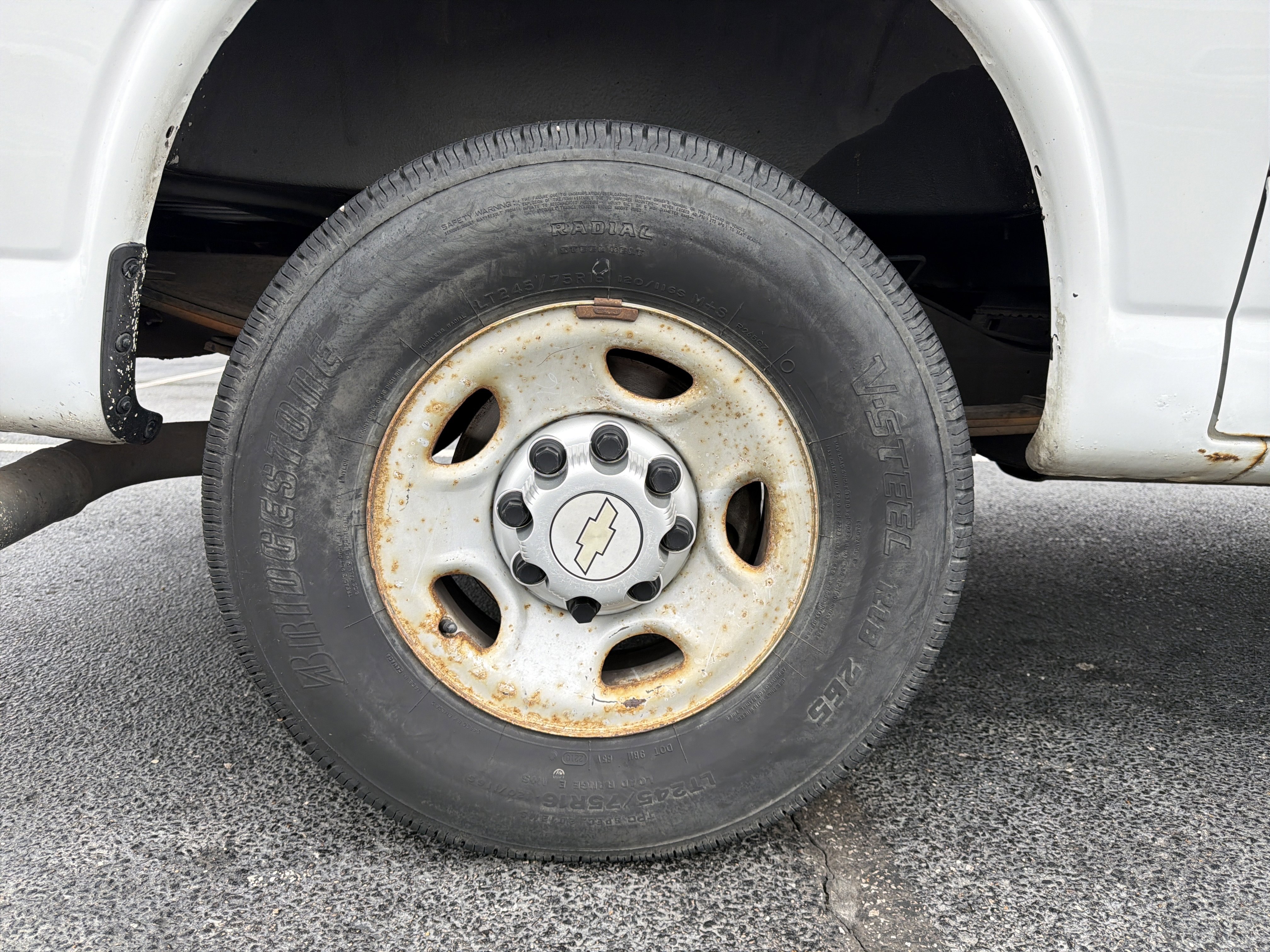 Used 2010 Chevrolet Express 2500 image 9