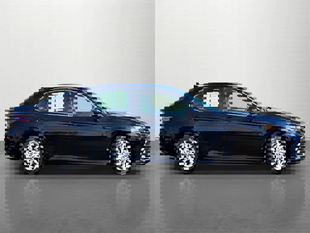 Used 2023 Toyota Camry LE image 7