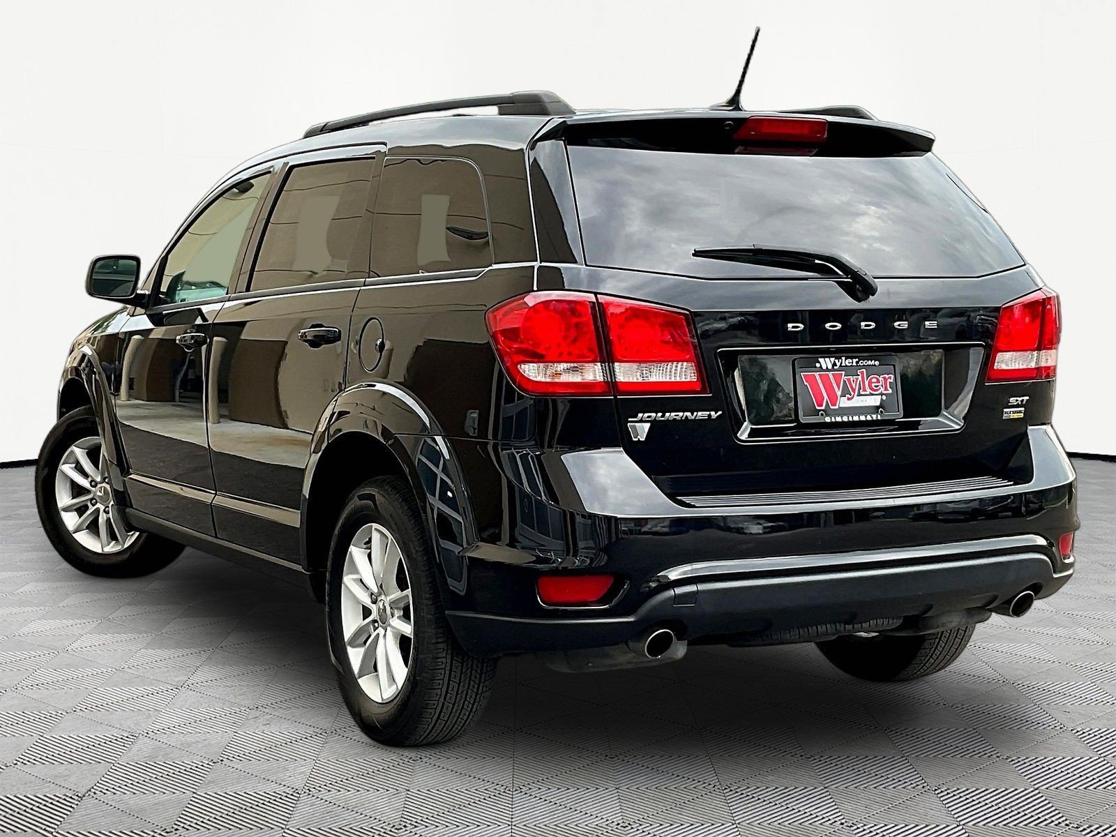 Used 2017 Dodge Journey SXT w/ Comfort/Convenience Group FWD image 4