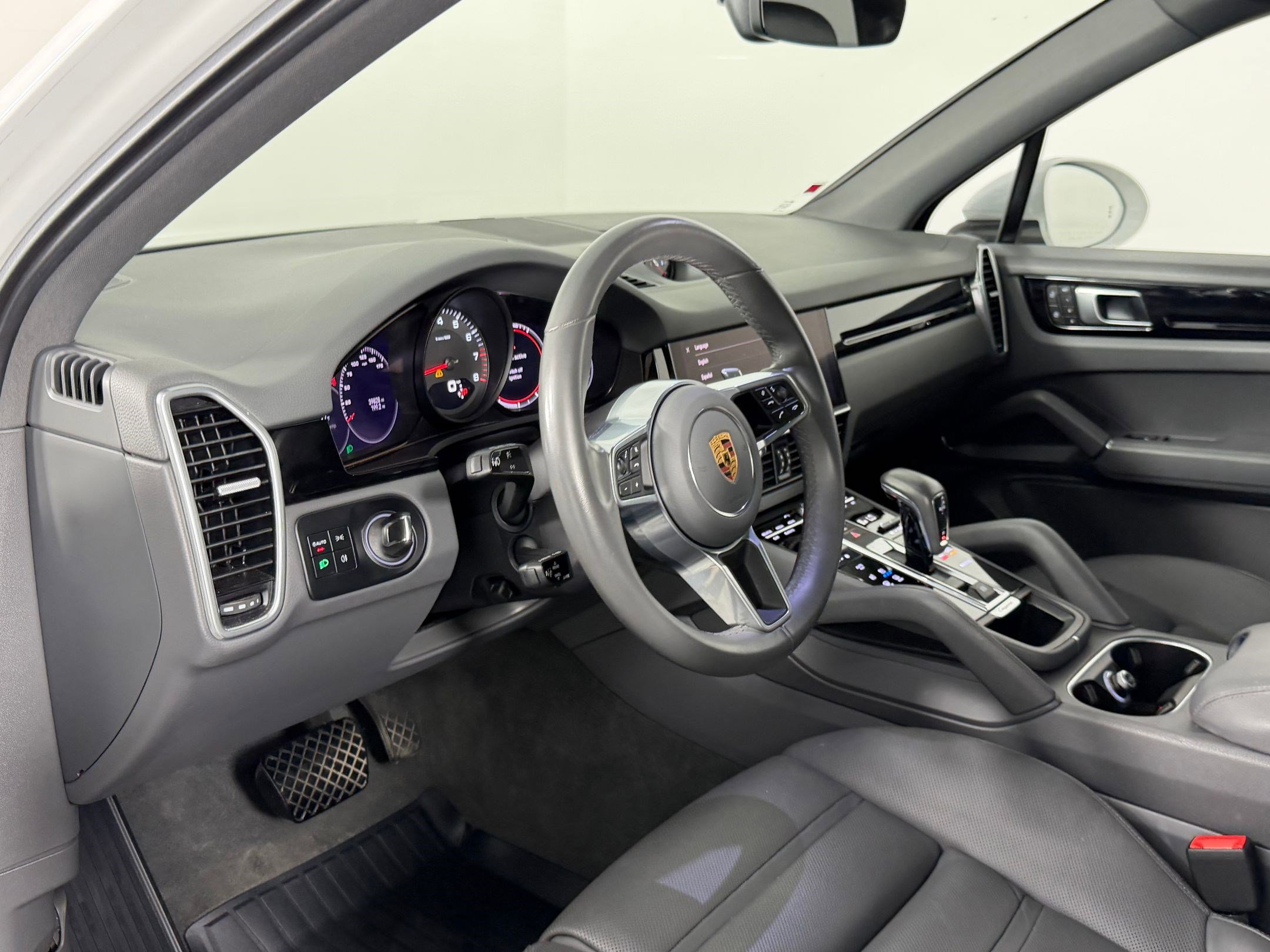 Used 2022 Porsche Cayenne image 4